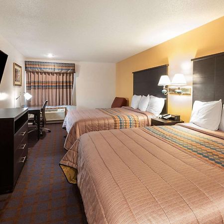 Rodeway Inn Red Oak Екстериор снимка