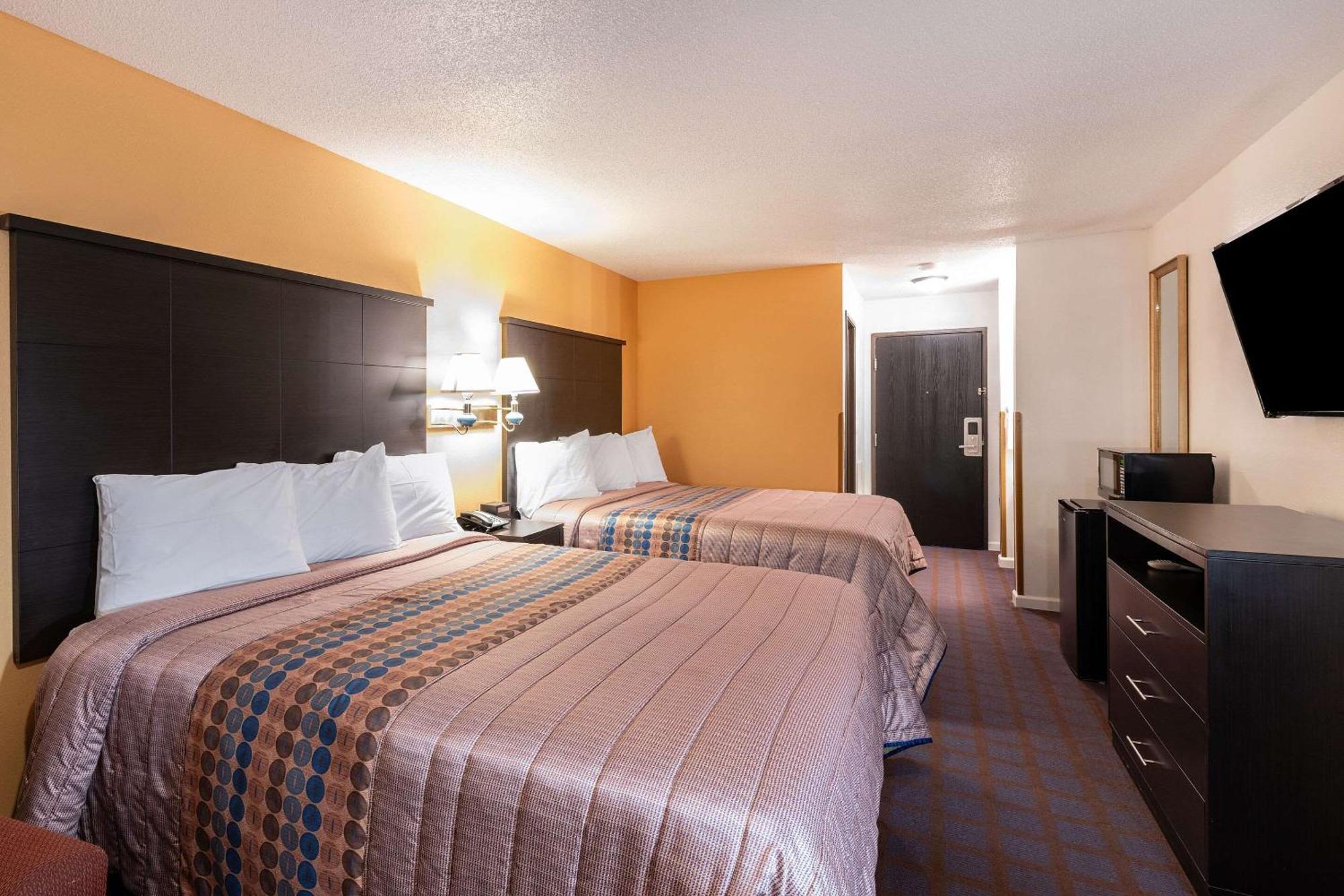 Rodeway Inn Red Oak Екстериор снимка