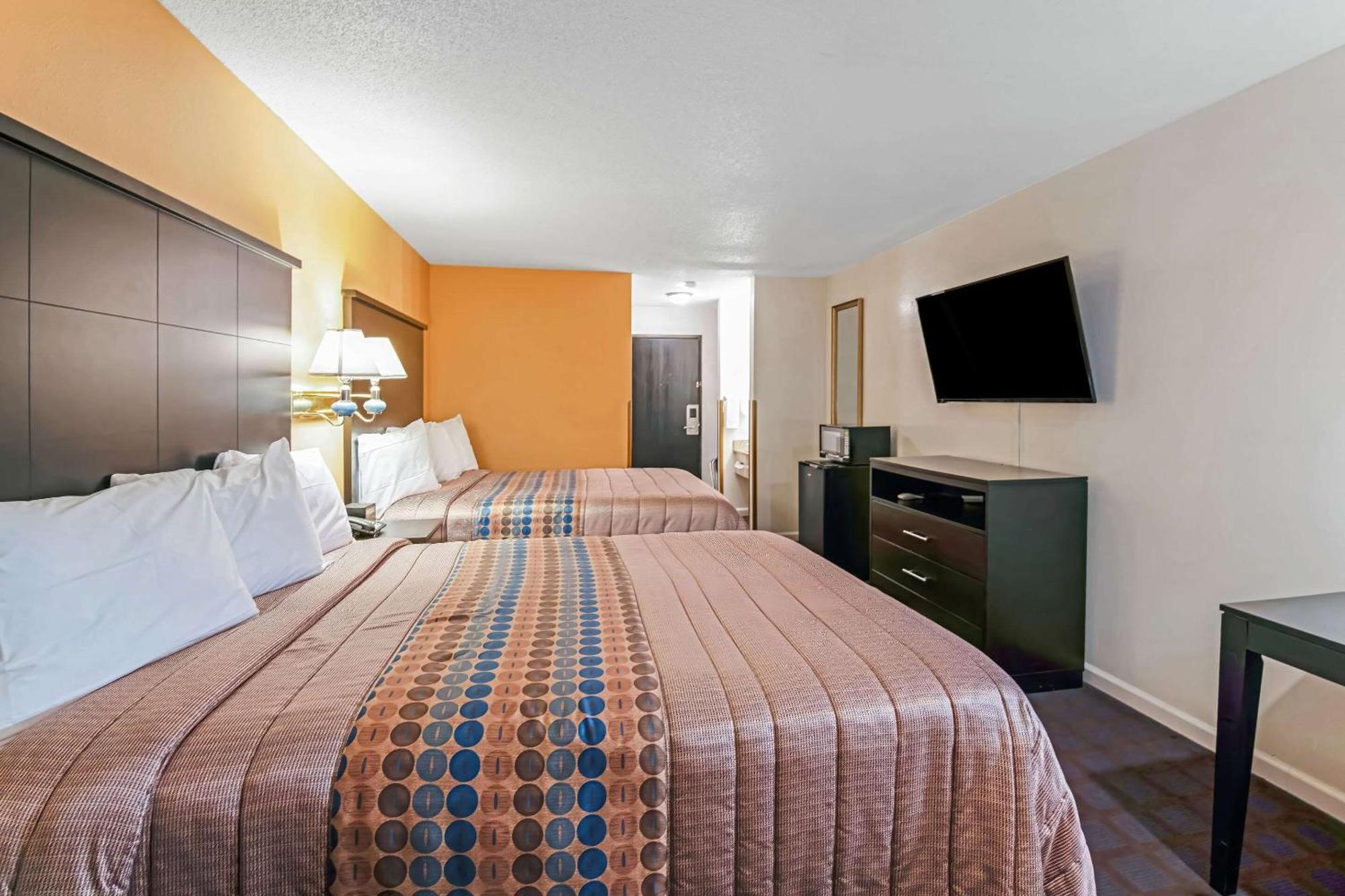 Rodeway Inn Red Oak Екстериор снимка