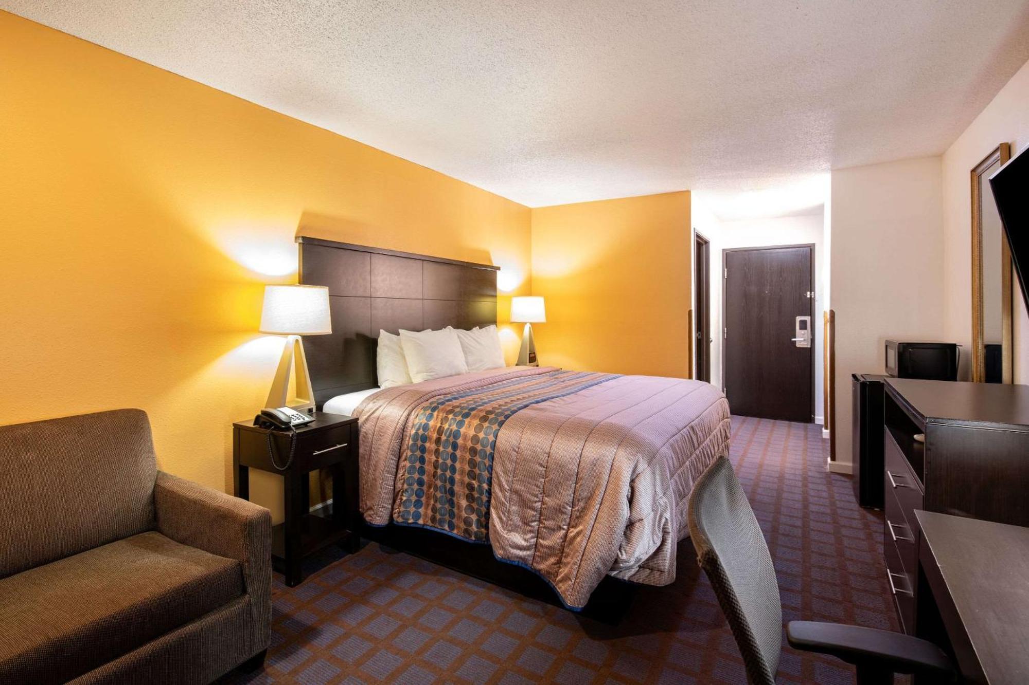Rodeway Inn Red Oak Екстериор снимка