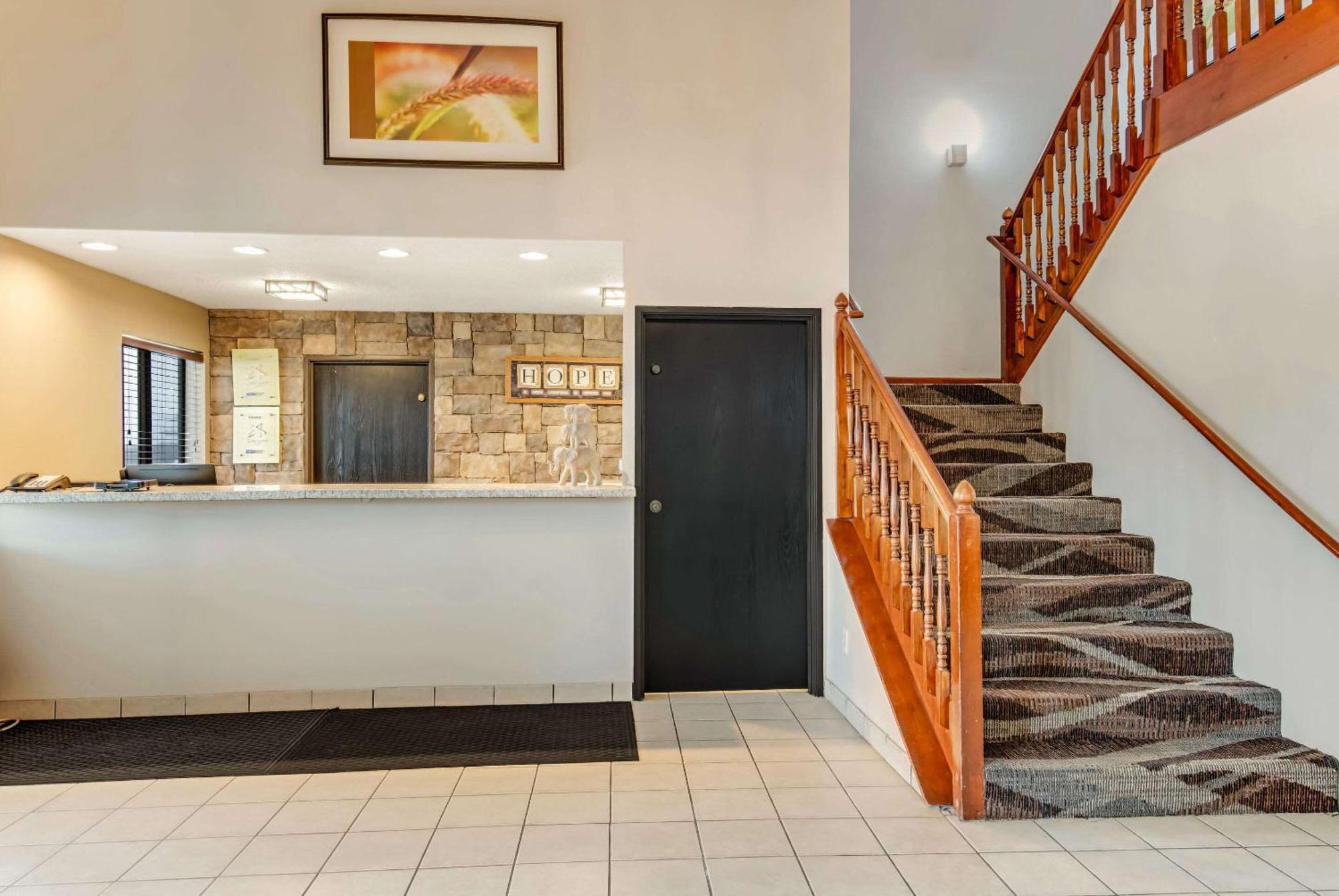Rodeway Inn Red Oak Екстериор снимка