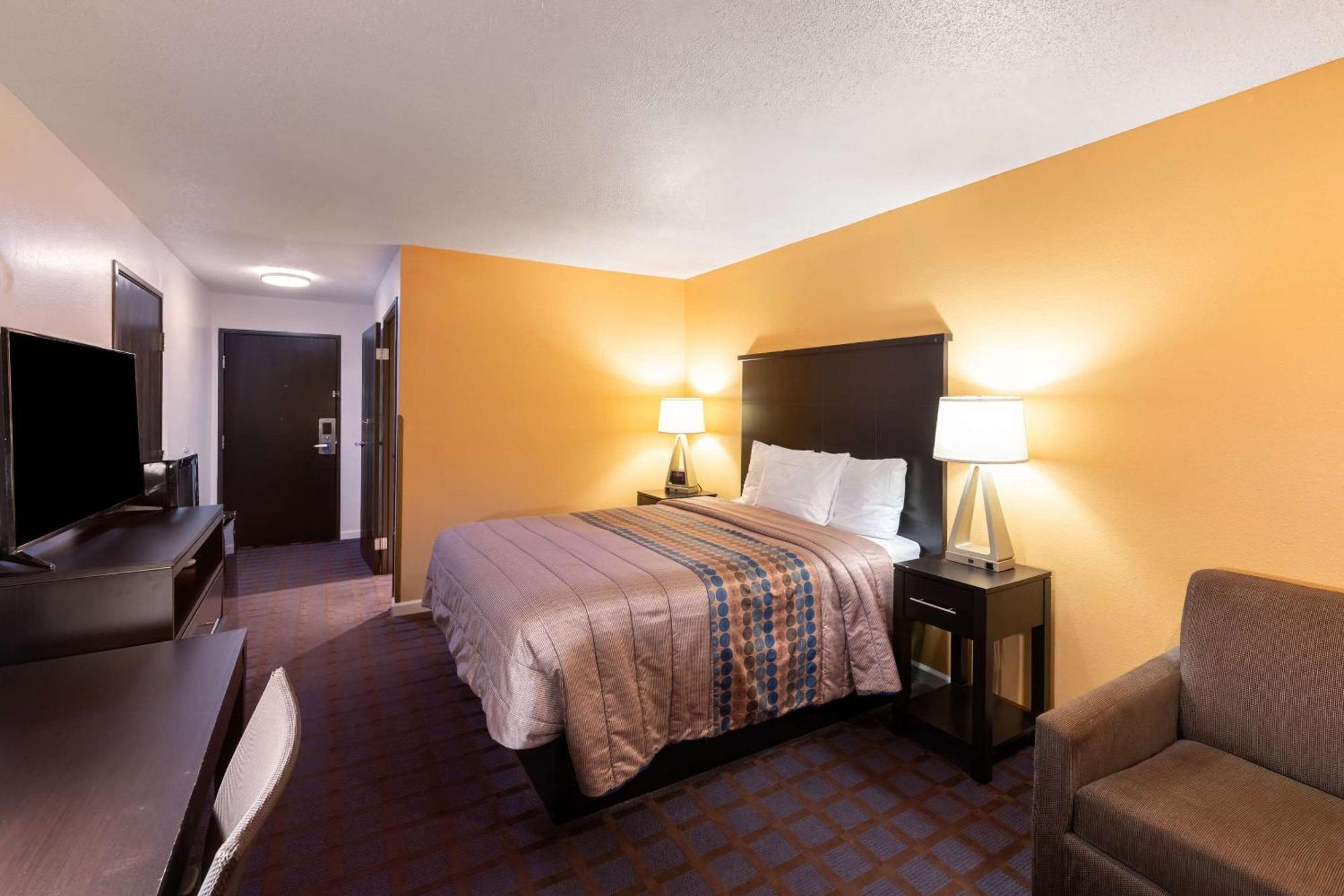 Rodeway Inn Red Oak Екстериор снимка