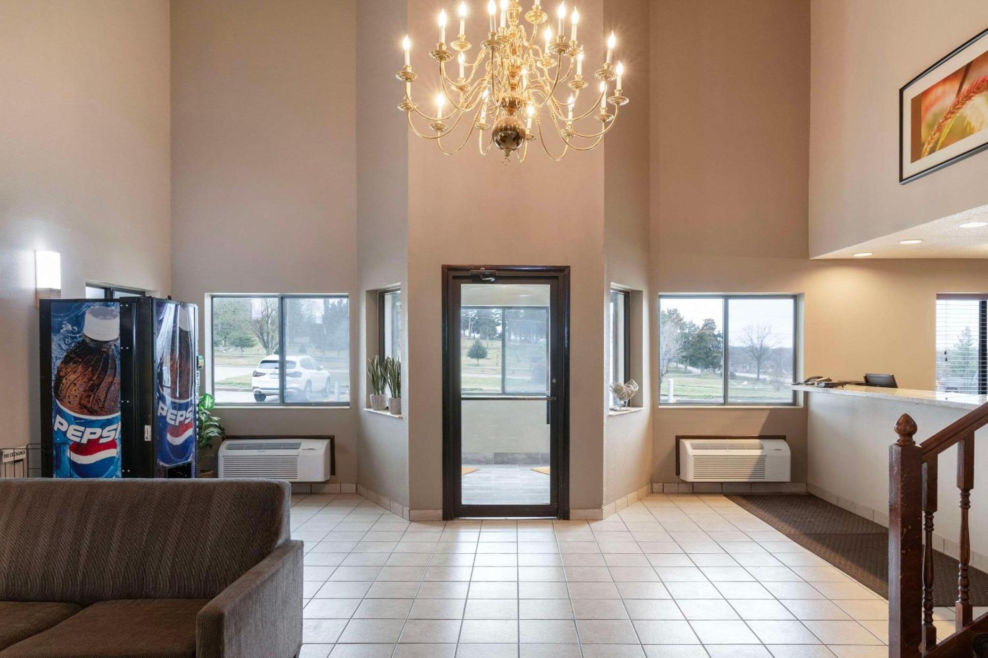 Rodeway Inn Red Oak Екстериор снимка