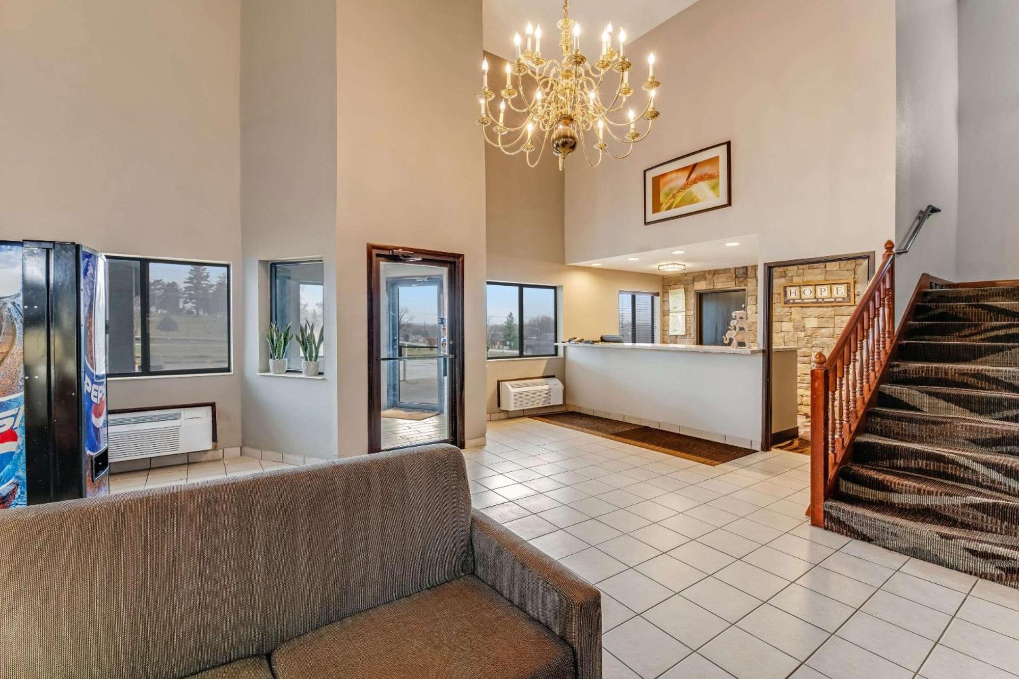 Rodeway Inn Red Oak Екстериор снимка