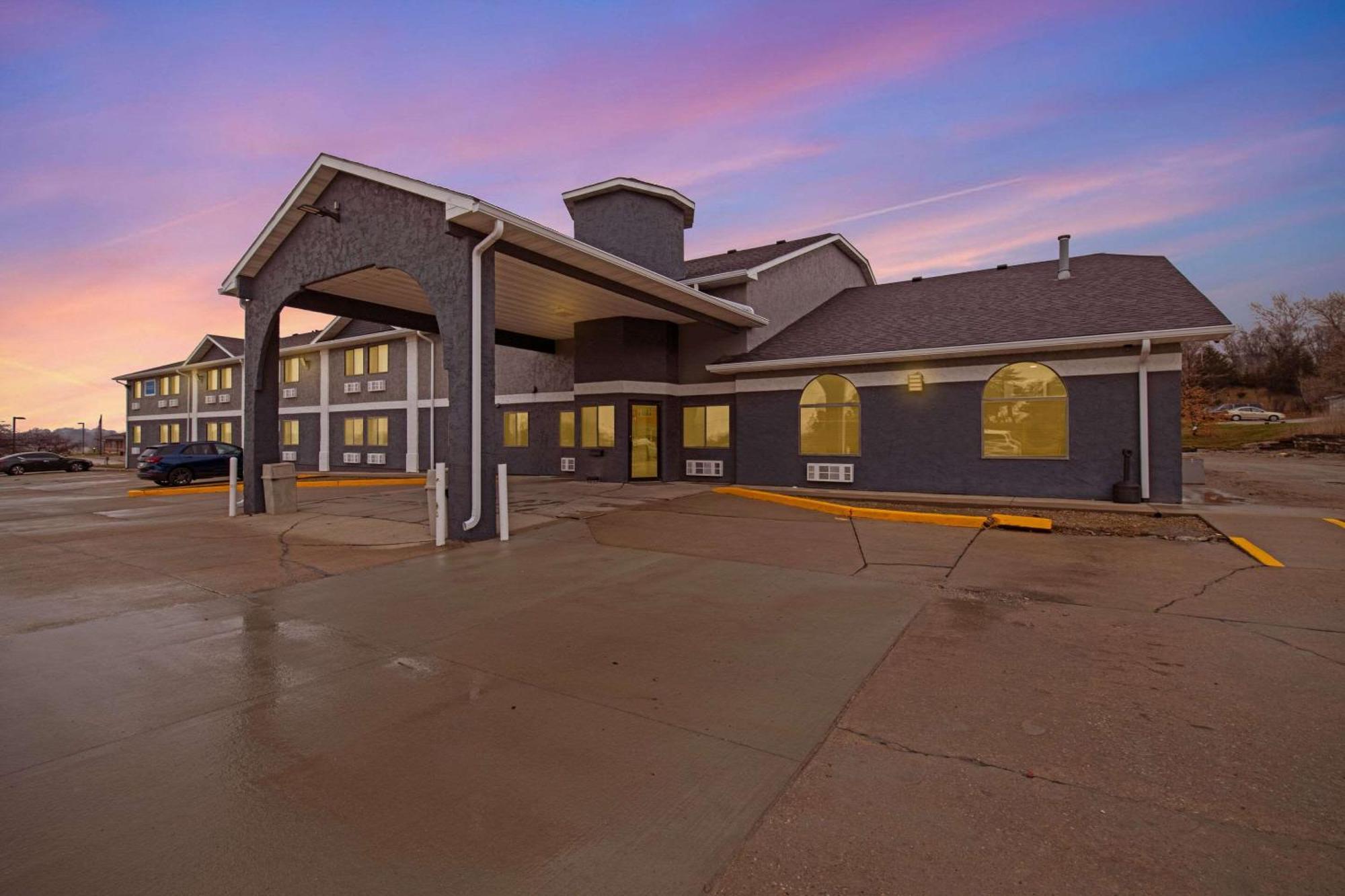 Rodeway Inn Red Oak Екстериор снимка