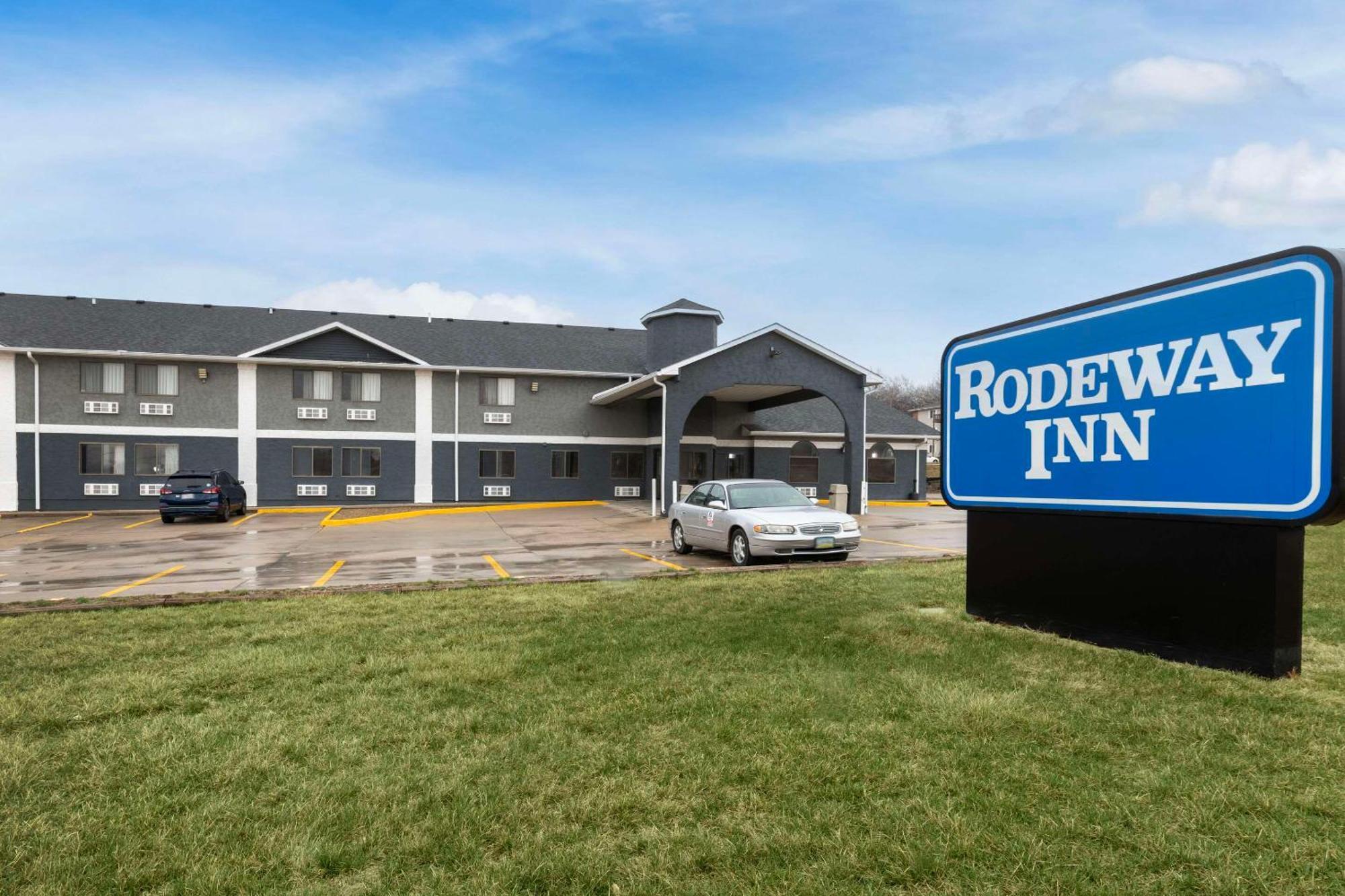 Rodeway Inn Red Oak Екстериор снимка