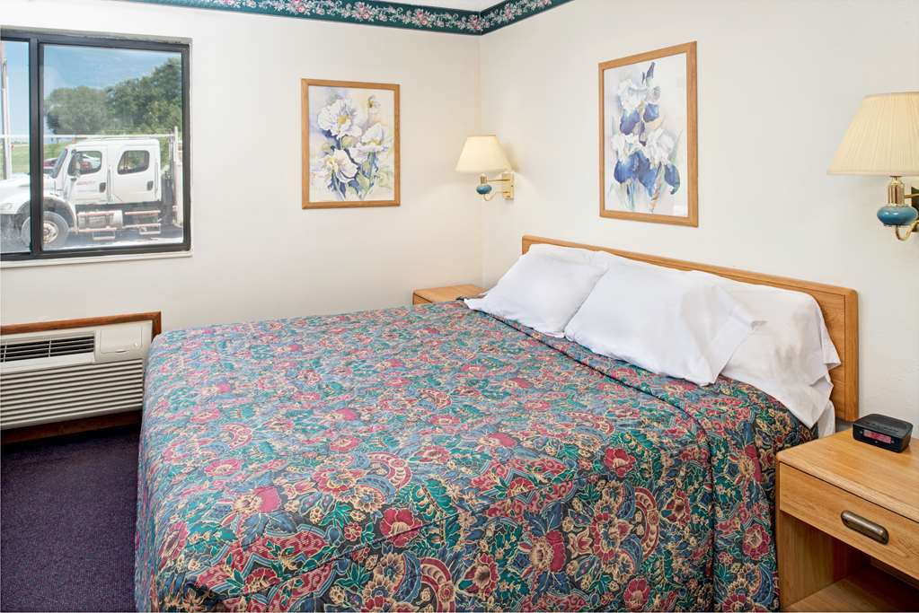 Rodeway Inn Red Oak Стая снимка