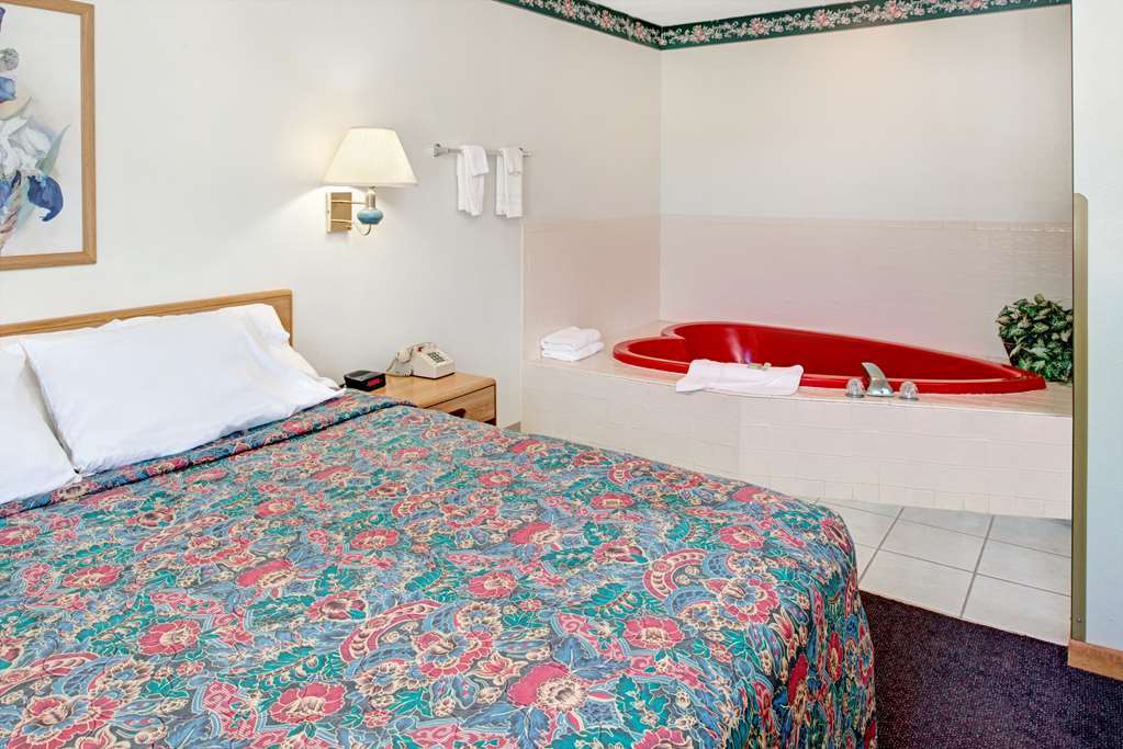 Rodeway Inn Red Oak Стая снимка