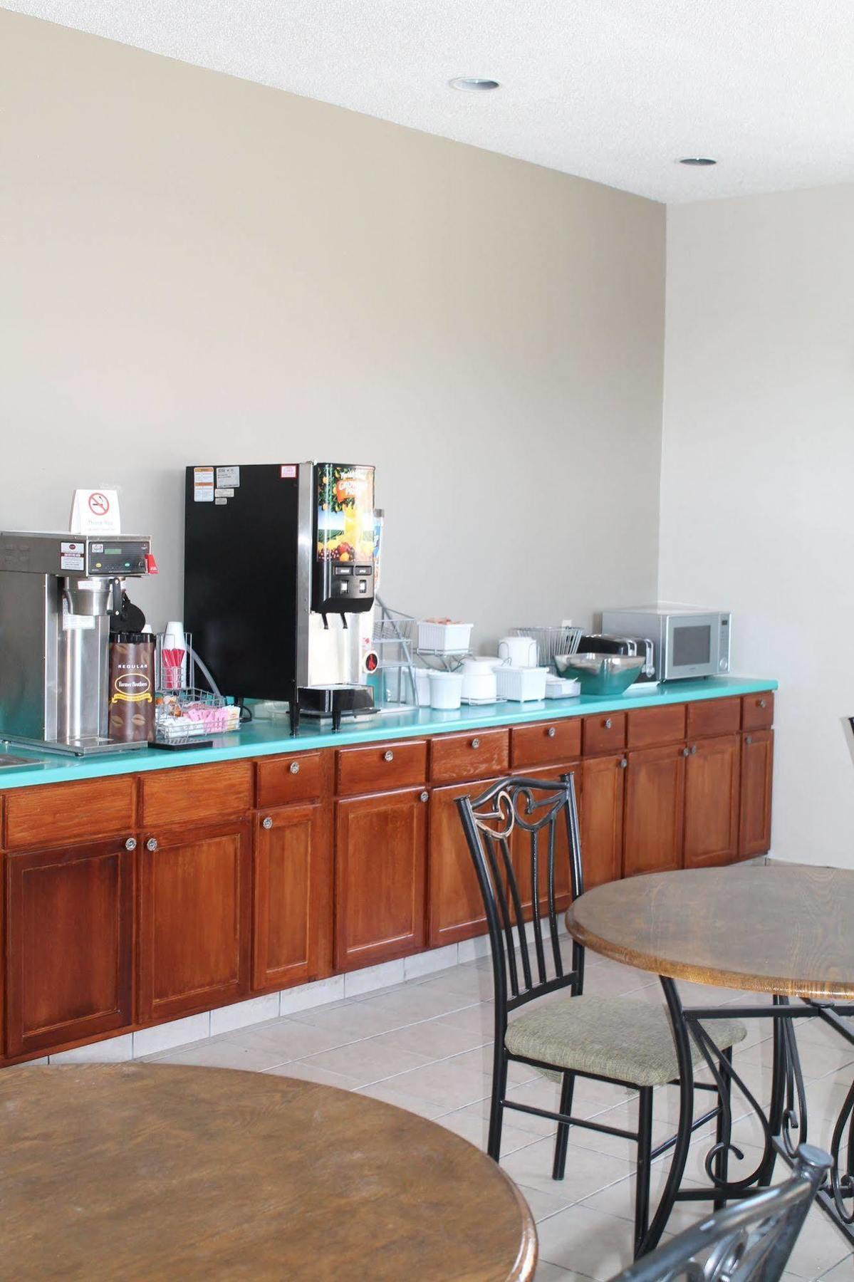 Rodeway Inn Red Oak Екстериор снимка