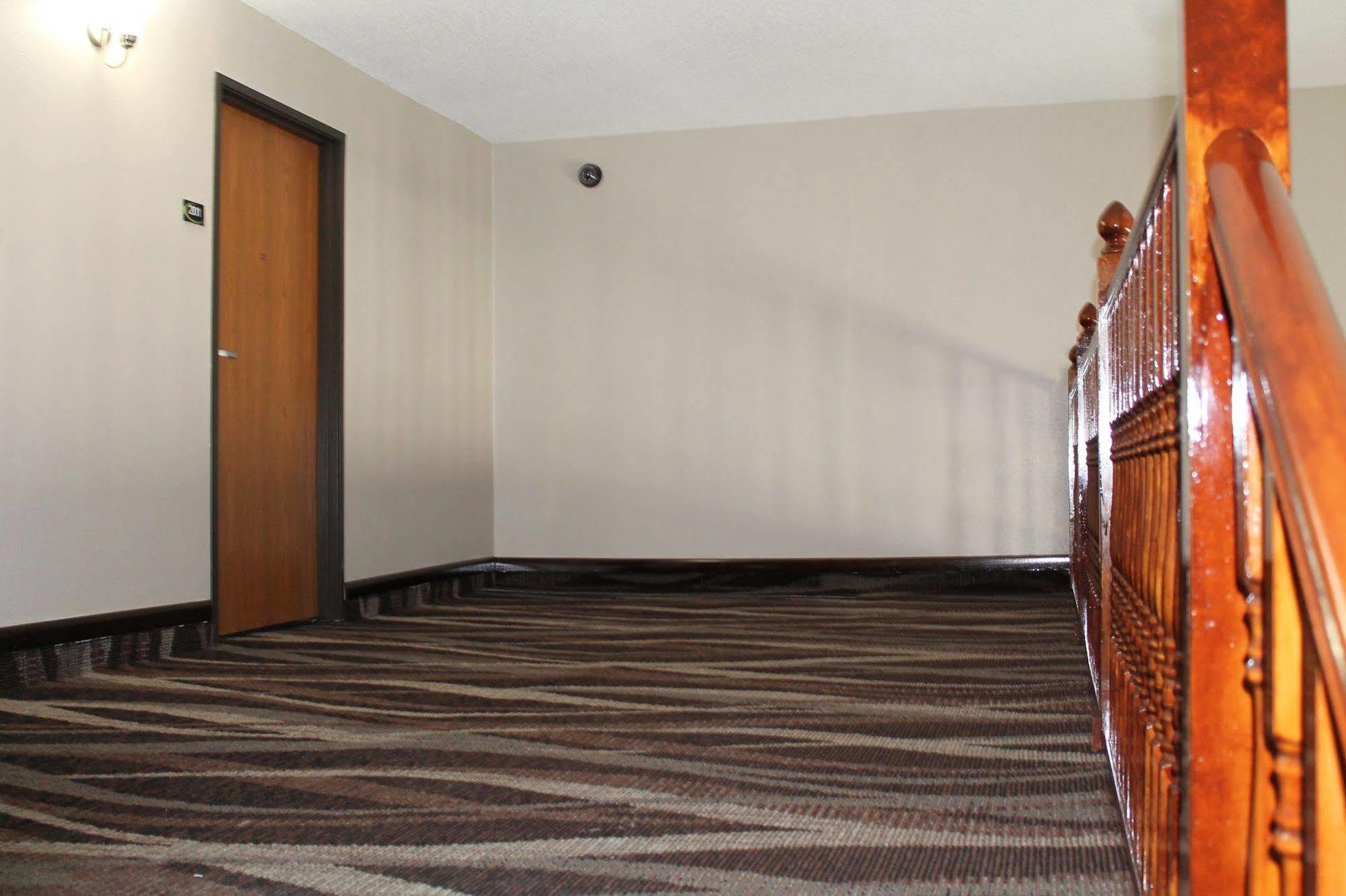 Rodeway Inn Red Oak Екстериор снимка